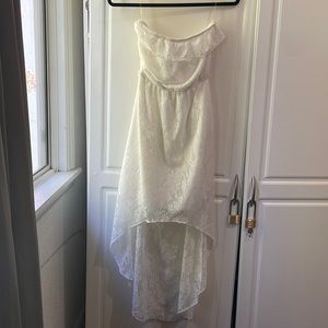 Asymmetrically white strapless laced dress